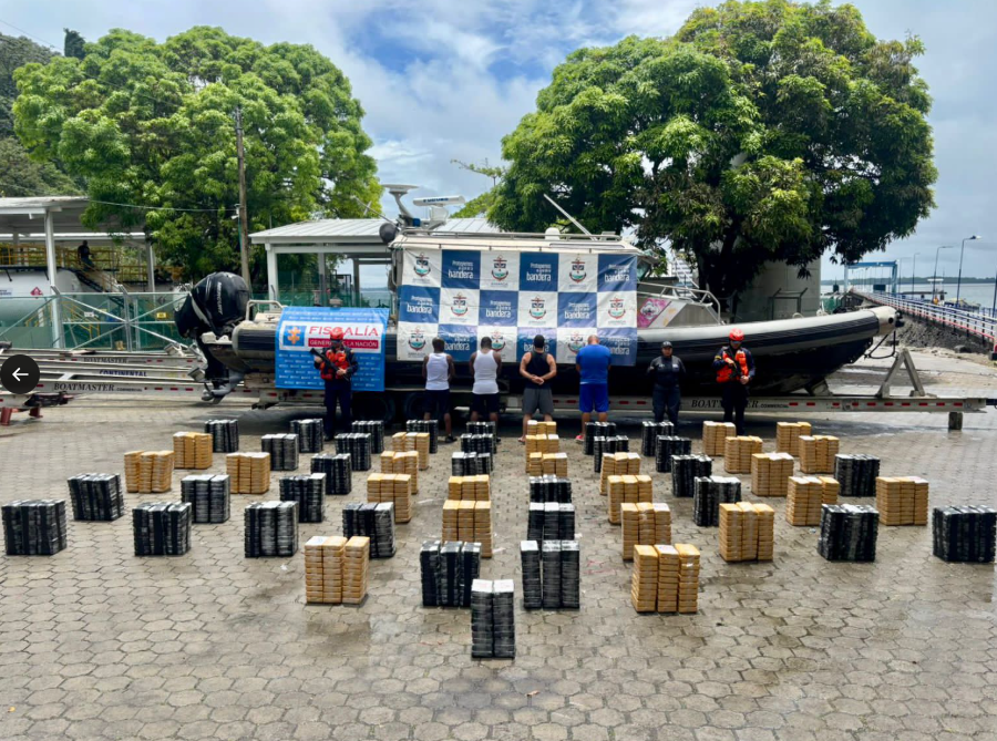 “narco-sub”:-colombia-intercepta-r$-1,7-bilhao-em-cocaina-em-submarino-no-pacifico