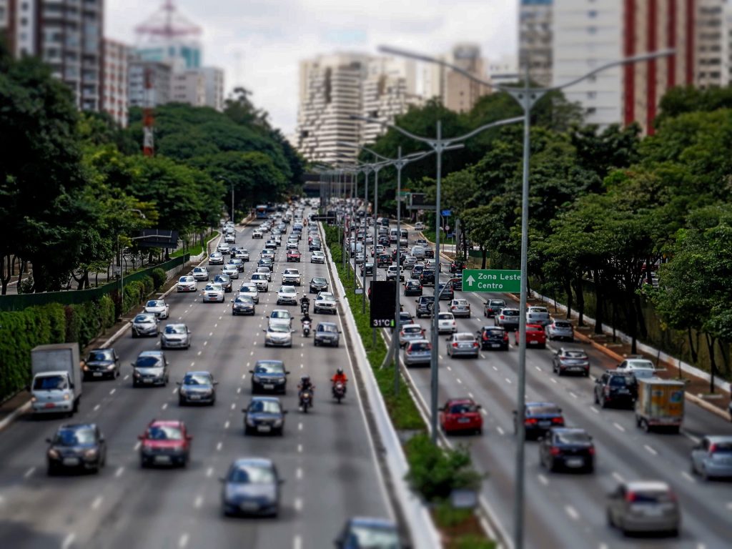 preco-do-seguro-de-moto-acumula-alta-no-ano,-enquanto-o-de-carro-fica-estavel