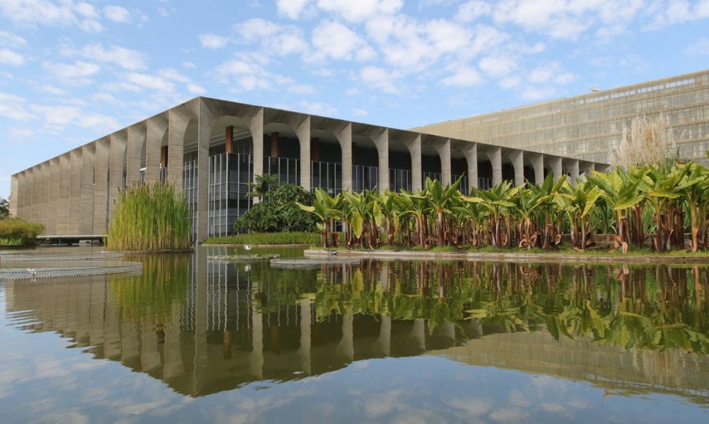 senadores-que-irao-negociar-tarifaco-se-reunem-com-itamaraty