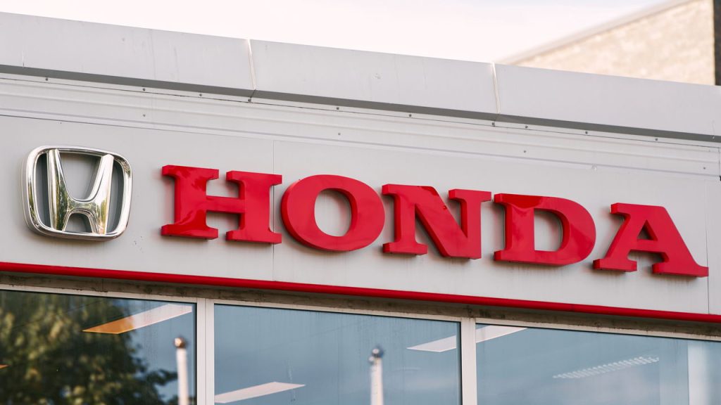 honda-lanca-moto-esportiva-de-entrada-que-faz-ate-63-km-por-litro-e-custa-menos-de-r$-7-mil