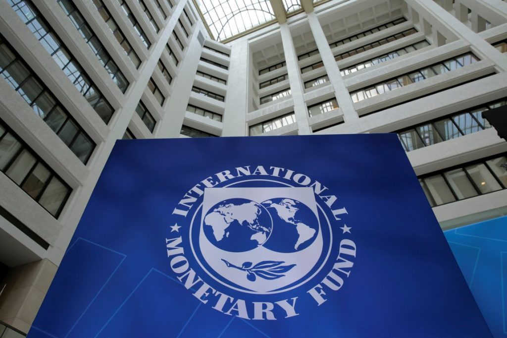 fmi-eleva-projecao-de-crescimento-global,-mas-alerta-para-nova-tensao-eua-china