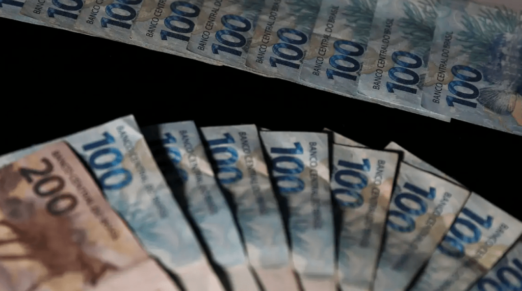 taxas-dos-juros-futuros-sobem-em-meio-a-busca-global-por-seguranca