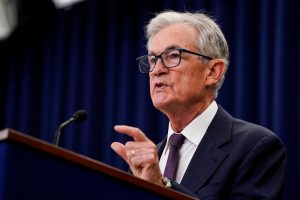 powell:-economia-dos-eua-esta-mais-firme,-mas-contratacoes-e-demissoes-baixas-seguem
