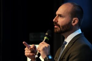 pgr-rejeita-pedido-de-prisao-de-eduardo-bolsonaro-feito-por-deputados-de-pt-e-psol