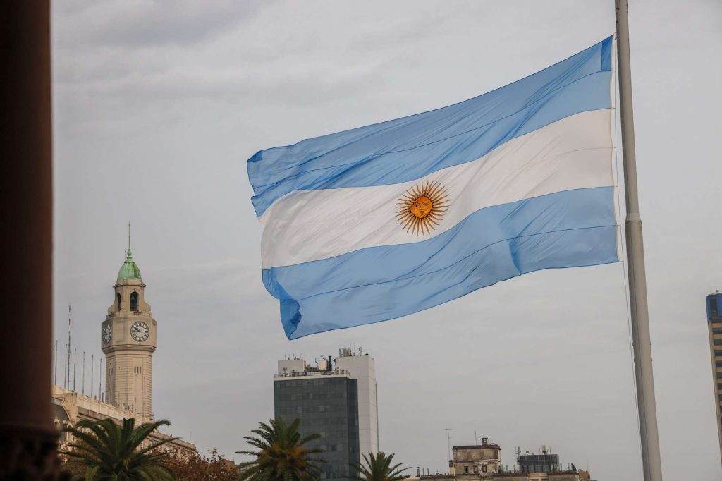 argentina:-inflacao-sobe-2,1%-na-taxa-mensal;-desacelera-a-31,8%-na-anual-em-setembro