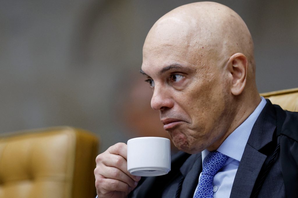 “consequencias-serias”,-diz-moraes-ao-ser-chamado-de-palmeirense-por-advogado-de-reu