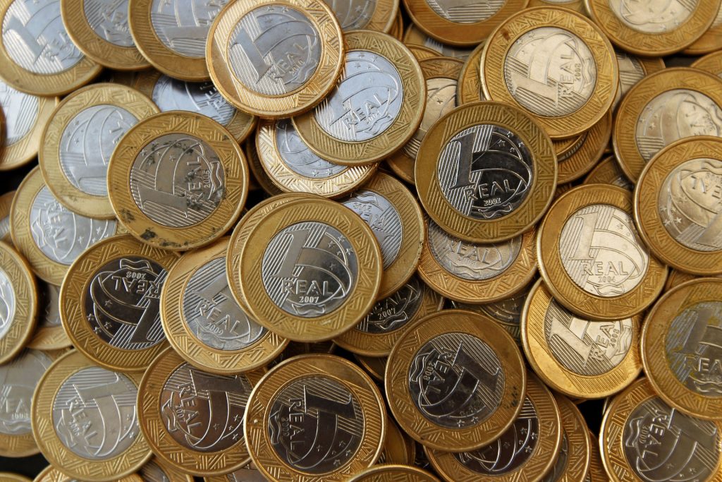 taxas-de-juros-curtas-sobem-e-longas-caem-em-meio-a-comentarios-de-diretores-do-bc