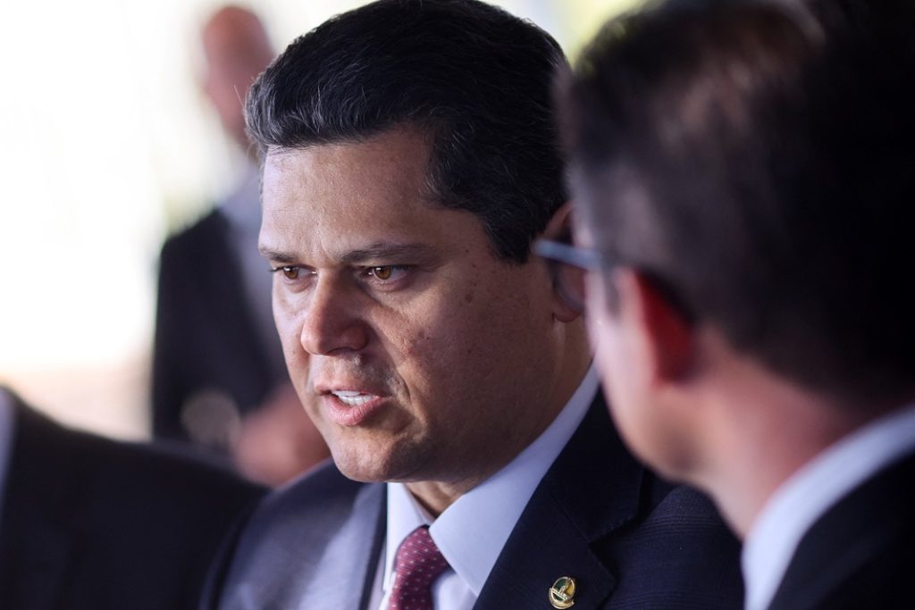 alcolumbre-diz-que-se-reunira-hoje-com-motta-e-relator-para-debater-ldo