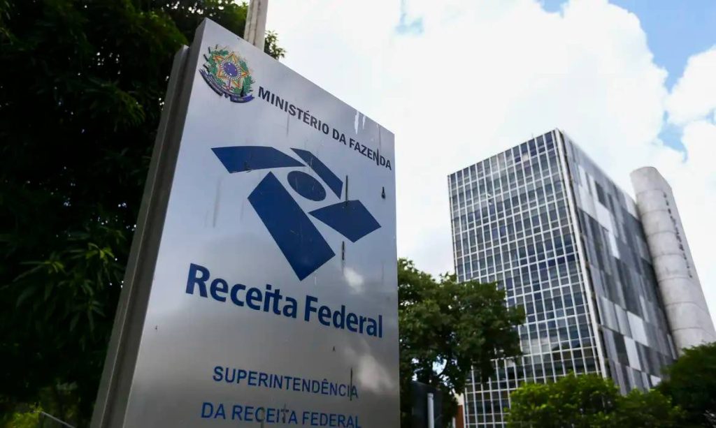 receita-adia-obrigatoriedade-do-preenchimento-de-ibs-e-cbs-em-notas-fiscais