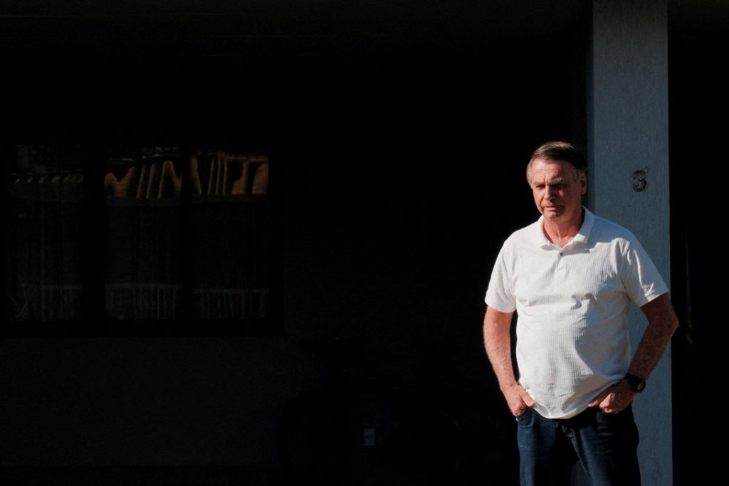 bolsonaro-pode-ir-ao-semiaberto-em-2033-e-ter-liberdade-condicional-so-em-2037