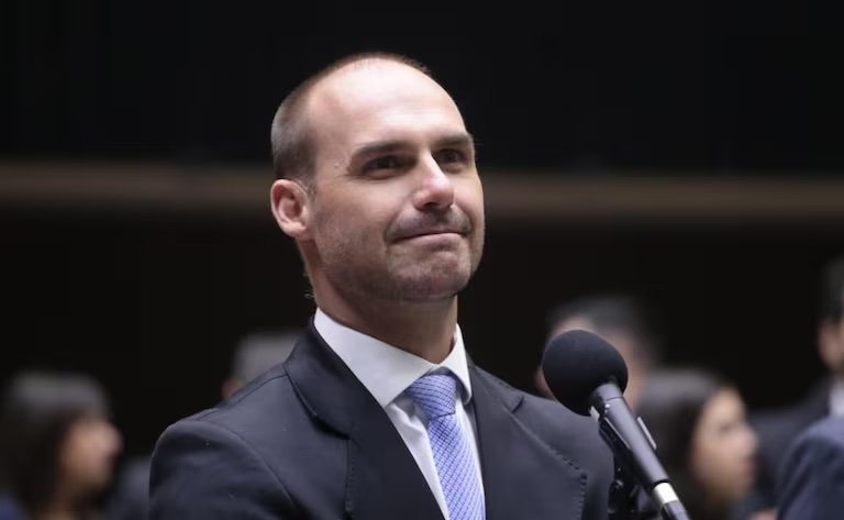 eduardo-tenta-conter-desgaste-e-diz-que-atrito-com-michelle-“serve-de-licao”