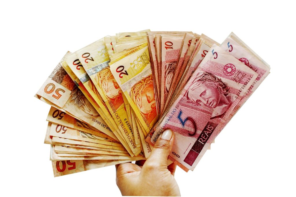 salarios-de-gerentes,-militares-e-intelectuais-sao-mais-que-o-dobro-da-media-nacional