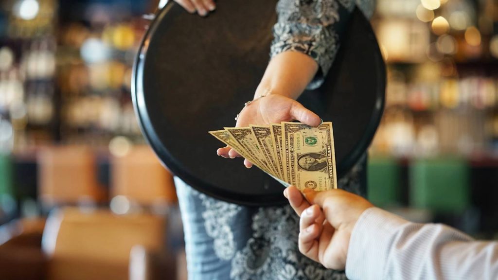 comunicado-para-todos-os-brasileiros-sobre-as-novas-regras-da-gorjeta-em-bares-e-restaurantes
