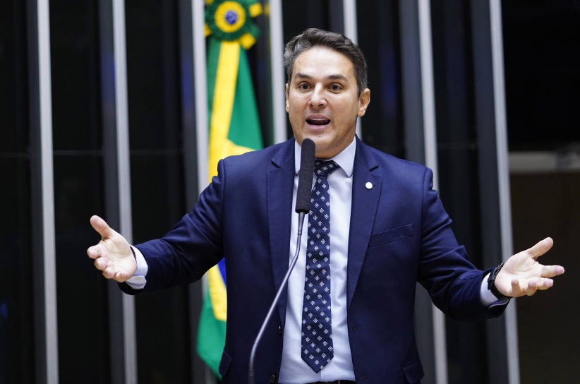 lider-da-oposicao-na-camara-pede-que-motta-paute-pecs-contra-stf