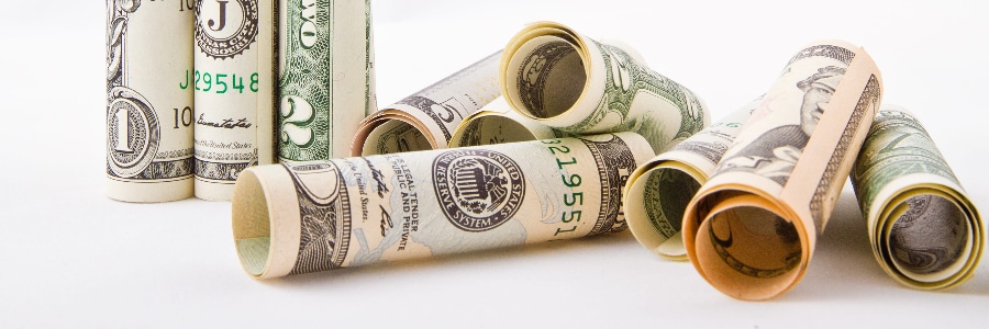 cambio:-dolar-cai-pelo-segundo-dia-com-aposta-em-corte-de-juros-nos-eua