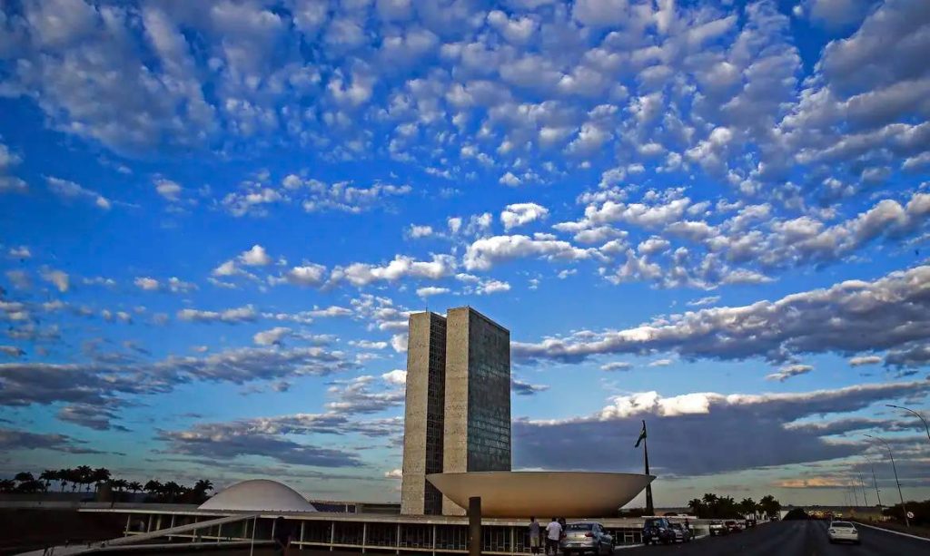 congresso-amplia-projecao-de-receita-em-2026-e-corta-despesas-do-governo-lula