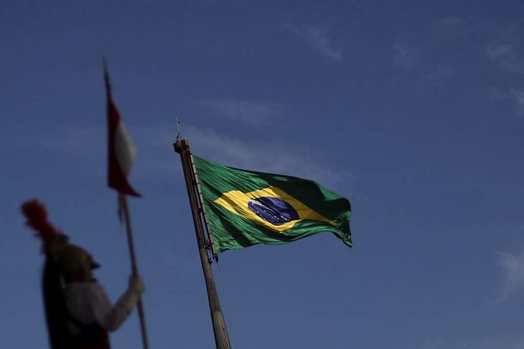 austin:-brasil-sai-do-top-10-entre-maiores-economias-do-mundo-e-cai-para-11a-posicao